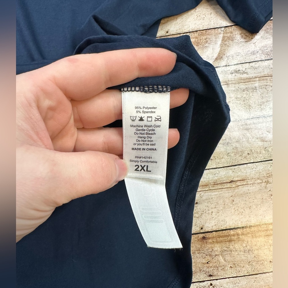 Solid Navy Blue Iris V-neck Tunic (xxl 2XL LulaRoe Iris LLR) - Picture 4 of 6